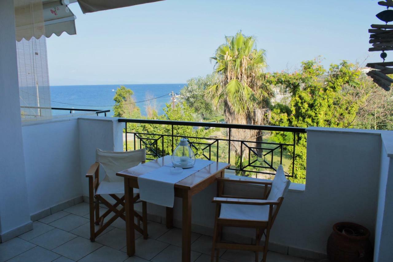 Fokais Beach Apartment Néa Fókaia エクステリア 写真