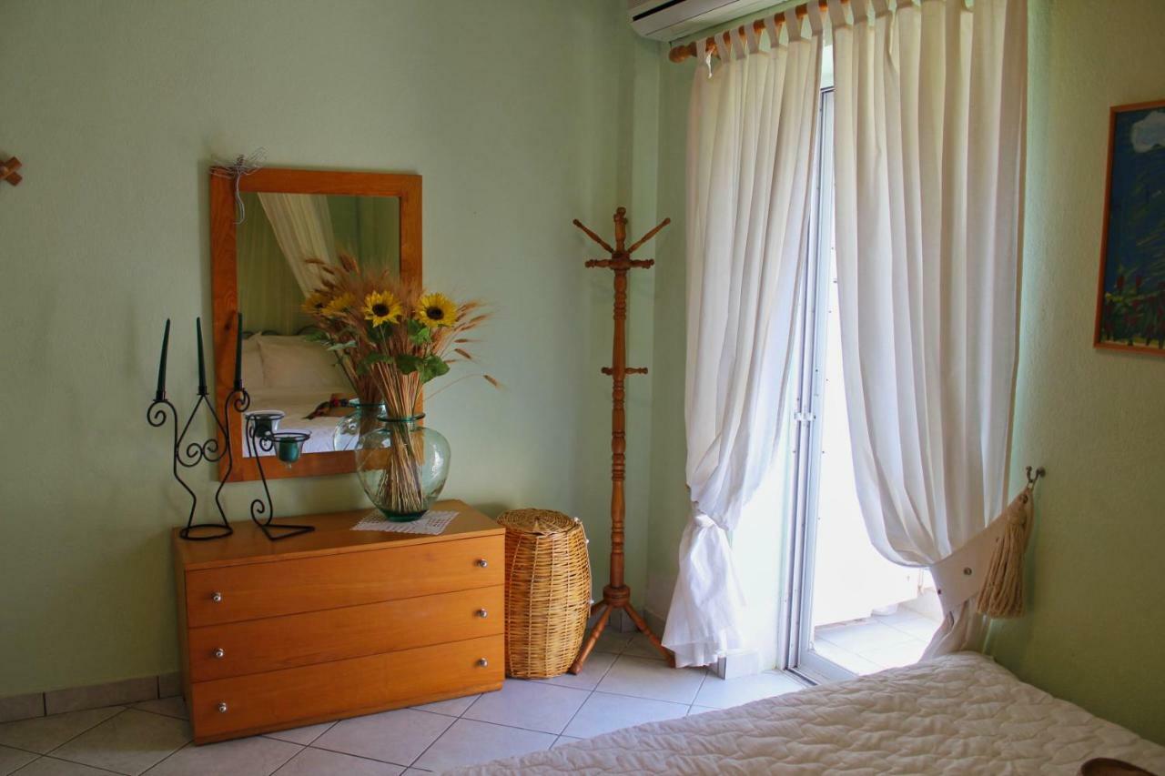 Fokais Beach Apartment Néa Fókaia エクステリア 写真