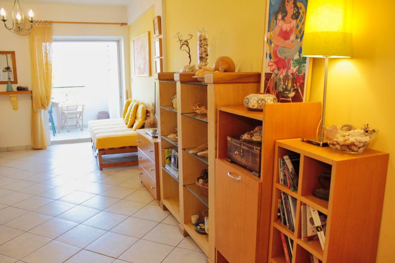 Fokais Beach Apartment Néa Fókaia エクステリア 写真